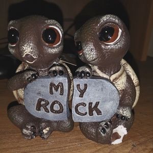 Dwk Rock Solid Love Turtle 2 Peice Figurines